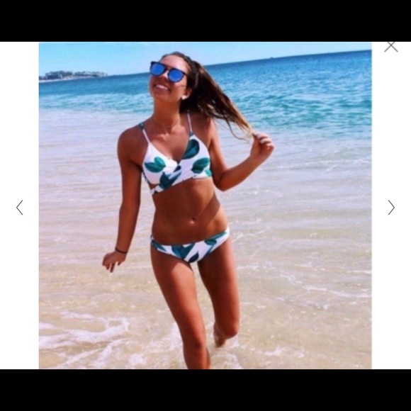 NWT- Cupshe Floral Bikini Wrap Top- Size Medium - Picture 4 of 4